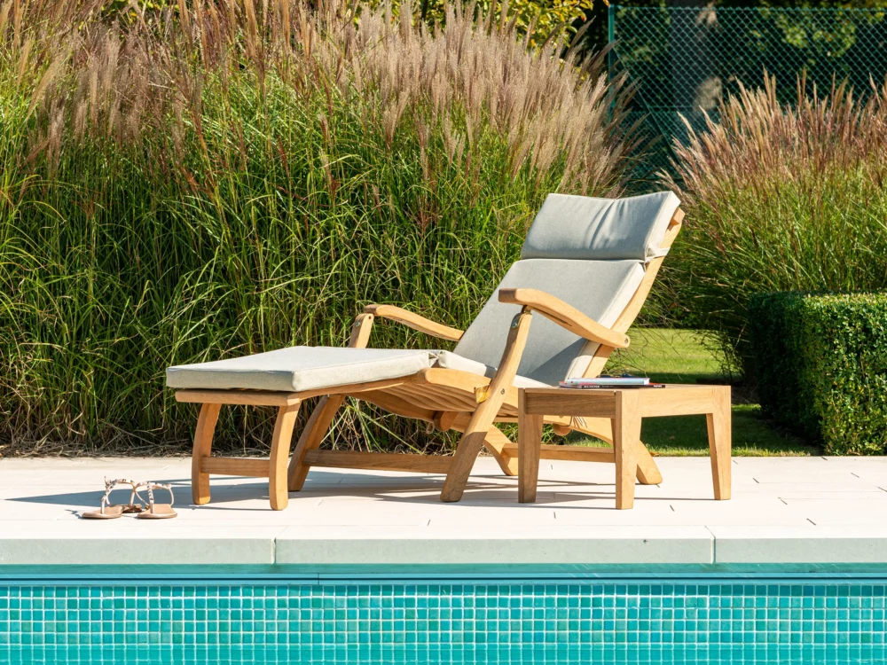 Alexander Rose Bengal Roble Steamer with Oatmeal Olefin Cushion Tivoli Roble Side Table Luxury Hardwood Garden Furniture