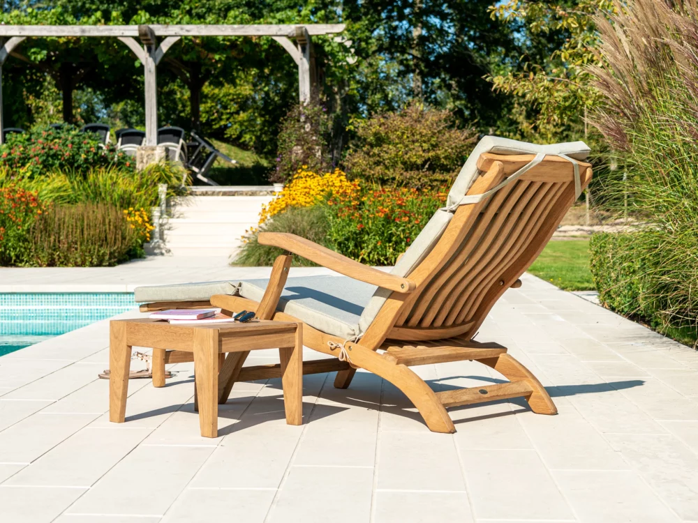 Alexander Rose Bengal Roble Steamer with Oatmeal Olefin Cushion Tivoli Roble Side Table Luxury Hardwood Garden Furniture